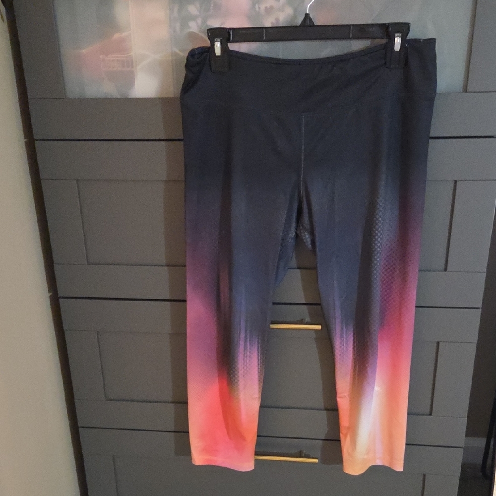 SO Black and Pink Gradient Leggings